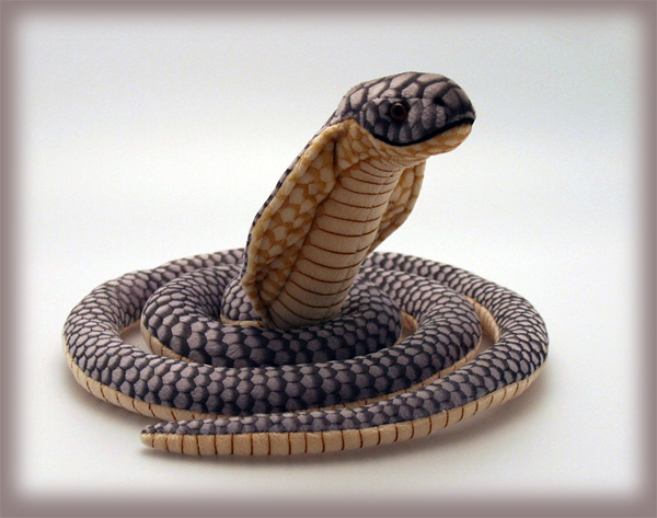 serpent en peluche
