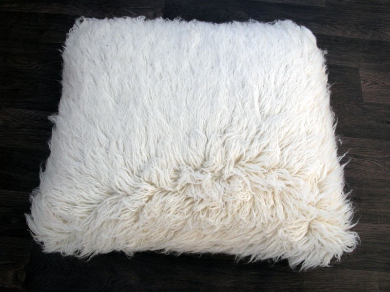 Achat Coussin groseille avec insert en laine britannique en gros