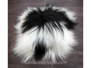 Coussin peau de mouton. Noir et Blanc poils longs