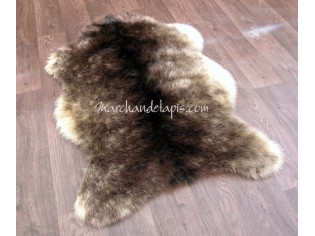Tapis poils longs imitation peau de chèvre. Lavable en machine à laver à 30°. 70cm x 110cm environ