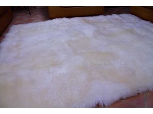 Echange de 2 peaux de mouton Albanian par 2 UK Blanches 90/100cm long.