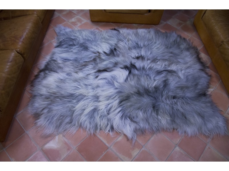 Tapis peau de mouton, 5 peaux, gris naturel. Tannage écologique. Sélection Marchand de Tapis