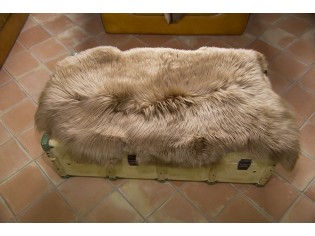 Peau de mouton. Beige - 110-120cm