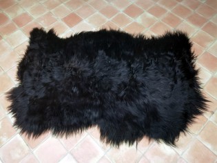 Tapis peau de mouton Noir Marron Poils longs 3 peaux 02