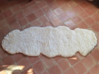 Tapis peau de mouton Islande poils courts - 2 Peaux en long