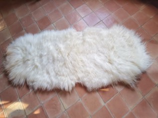 Tapis peau de mouton Islande poils longs - 2 Peaux en long