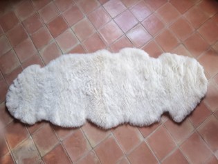 Tapis peau de mouton Islande poils courts - 2 Peaux en long